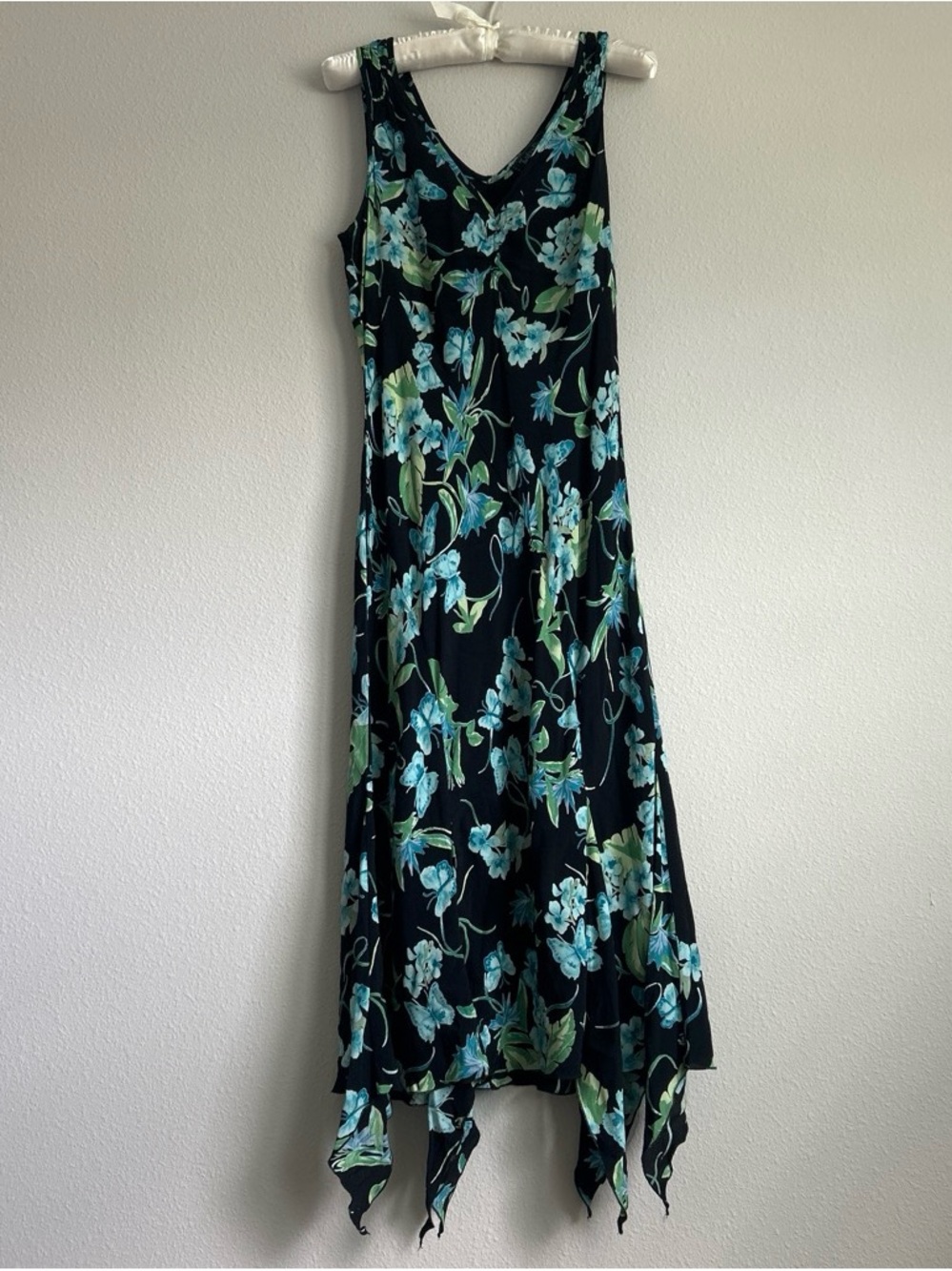 Vintage Elegant Floral Maxi Dress - Black and Blue